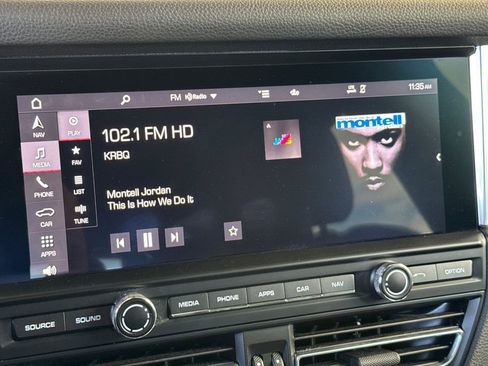Used 2021 Porsche Macan w/ Premium Package AWD/4WD image 16