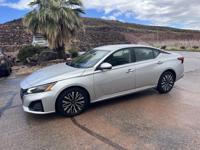 Used 2023 Nissan Altima 2.5 SV FWD image 10