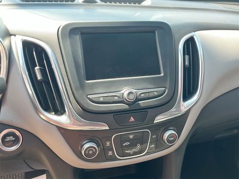 Used 2020 Chevrolet Equinox LS image 17