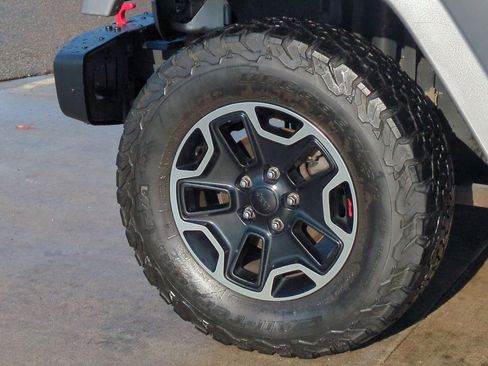 Used 2016 Jeep Wrangler Unlimited Rubicon image 14