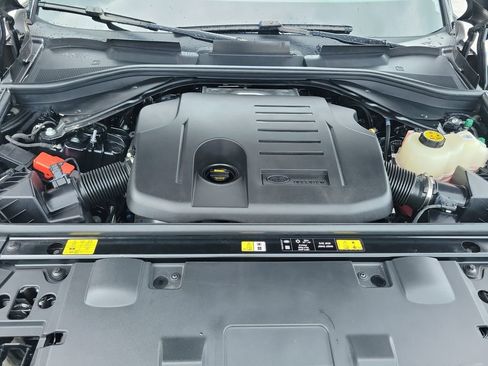 Certified 2025 Land Rover Range Rover Sport SE AWD/4WD image 30