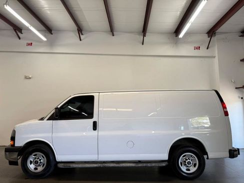 Used 2019 GMC Savana 2500 w/ Driver Convenience Package RWD image 3
