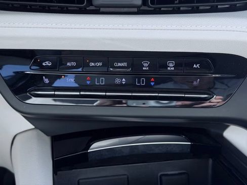 Used 2023 Buick Envision Essence AWD/4WD image 37