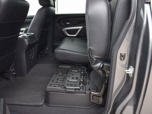 Used 2021 Nissan Titan SV w/ SV Convenience Package image 23