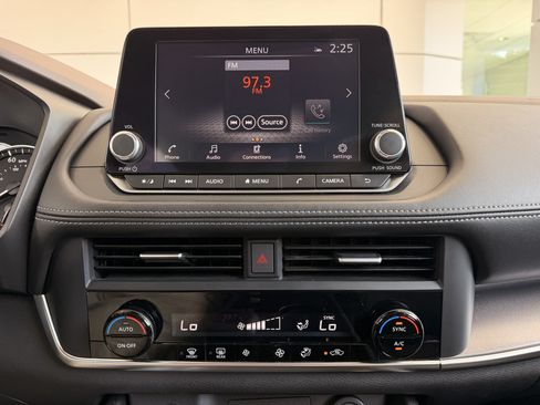 Used 2023 Nissan Rogue SV FWD image 10