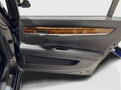 Used 2013 BMW 740Li image 32