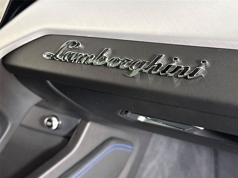 Used 2020 Lamborghini Urus AWD/4WD image 38