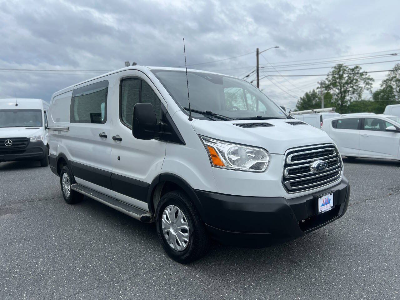 Used 2019 Ford Transit 250 130 Low Roof w/ Exterior Upgrade Package RWD image 2