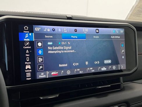 Used 2024 Jeep Wrangler Unlimited Rubicon w/ Technology Group image 13