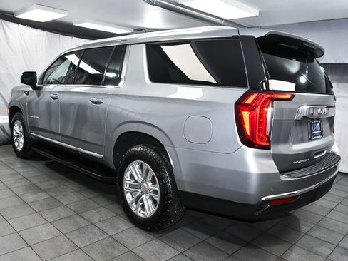 Used 2023 GMC Yukon XL SLT w/ SLT Premium Package AWD/4WD image 4