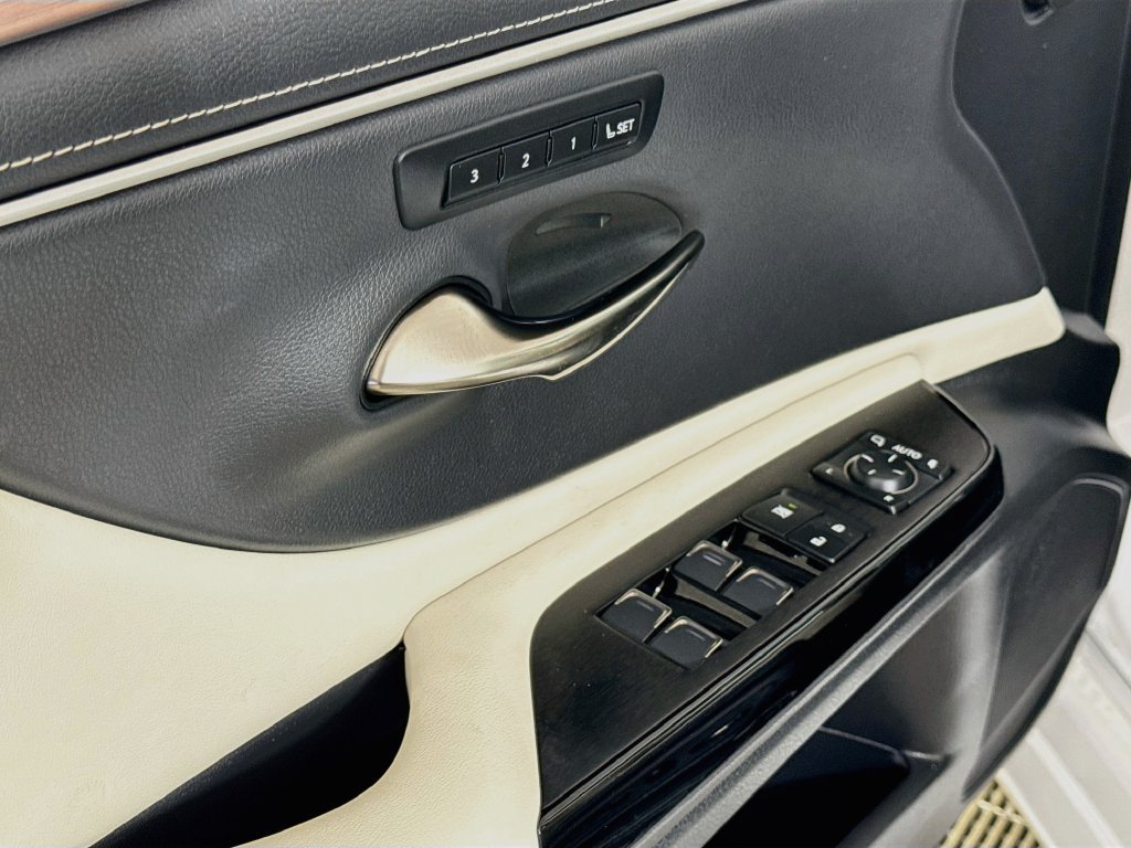 Certified 2023 Lexus ES 350 w/ Premium Package FWD image 18