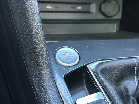 Used 2023 Volkswagen Tiguan SE w/ Panoramic Sunroof Package FWD image 23