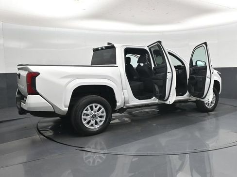 Used 2025 Toyota Tacoma SR5 AWD/4WD image 58