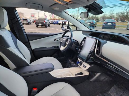 Used 2018 Toyota Prius Prime Advanced image 11
