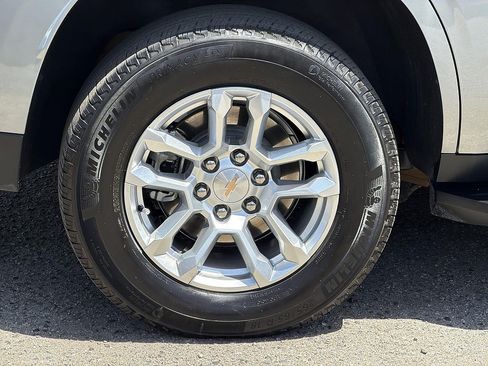 Used 2025 Chevrolet Tahoe LT RWD image 32