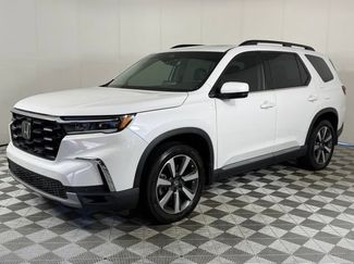 Used 2025 Honda Pilot Touring video 3