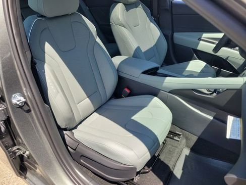 New 2026 Hyundai Elantra Limited FWD image 22