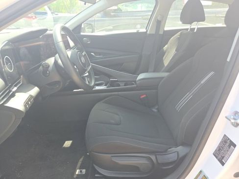 Used 2025 Hyundai Elantra SEL image 7