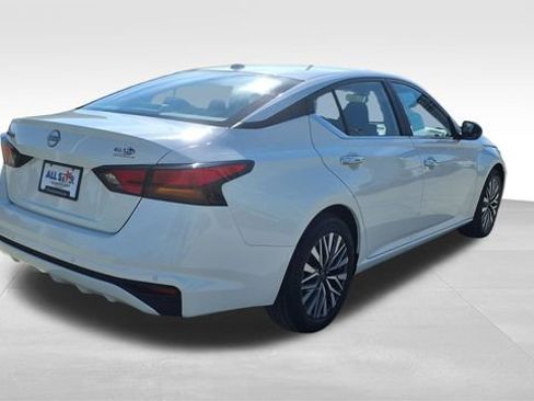 Used 2025 Nissan Altima 2.5 SV image 9