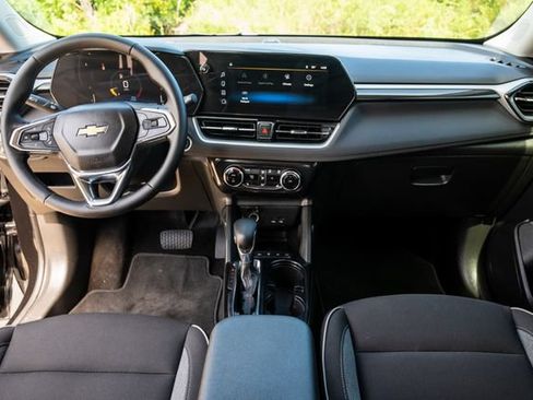Used 2024 Chevrolet TrailBlazer LT w/ Convenience Package AWD/4WD image 8