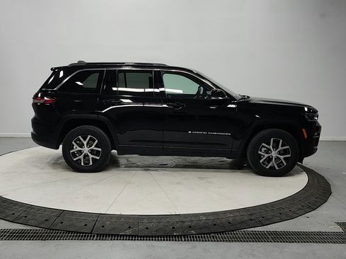 Used 2024 Jeep Grand Cherokee Limited image 8