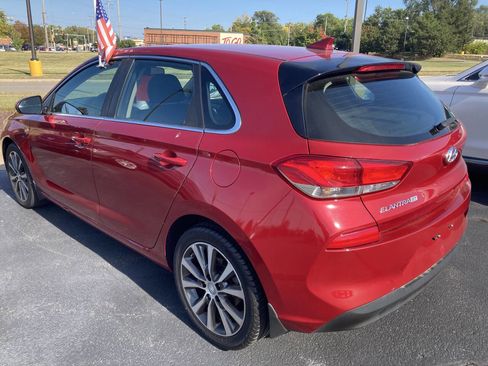 Used 2020 Hyundai Elantra GT image 5