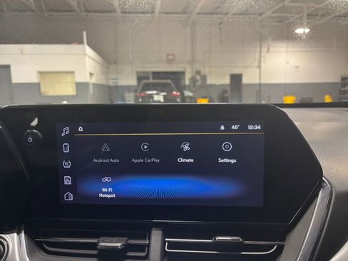 Used 2025 Chevrolet Trax LT image 21