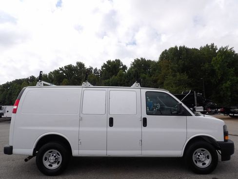 Used 2020 Chevrolet Express 2500 w/ Driver Convenience Package RWD image 9