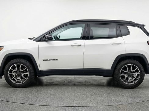 Used 2025 Jeep Compass Trailhawk AWD/4WD image 5
