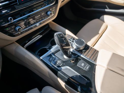 Used 2018 BMW 530i w/ Premium Package RWD image 19