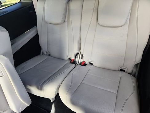 Used 2025 Mercedes-Benz GLS 450 4MATIC image 34