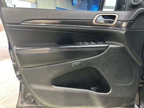 Used 2015 Jeep Grand Cherokee Limited w/ Luxury Group II image 22