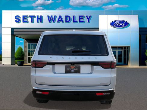 Used 2023 Jeep Wagoneer Series II w/ Premium Group I image 5