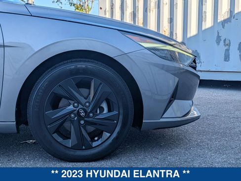 Used 2023 Hyundai Elantra SEL image 11