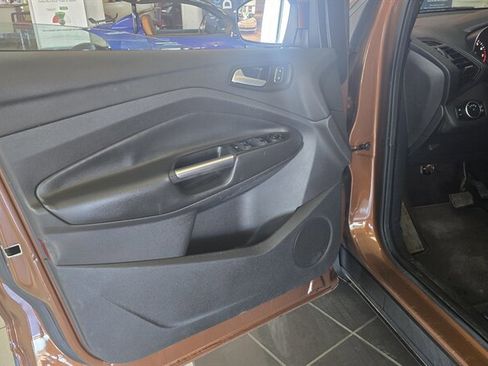 Used 2017 Ford Escape SE w/ Equipment Group 201A FWD image 8