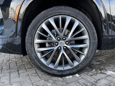 Used 2025 Buick Enclave Avenir image 11