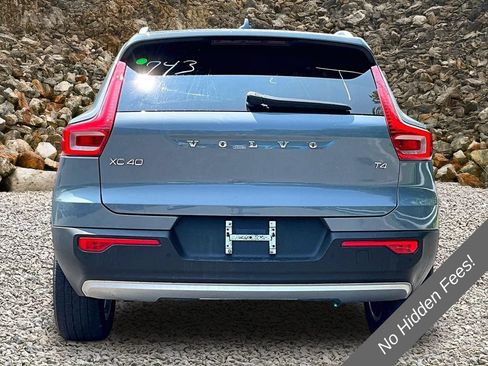 Used 2021 Volvo XC40 T4 Momentum FWD image 4