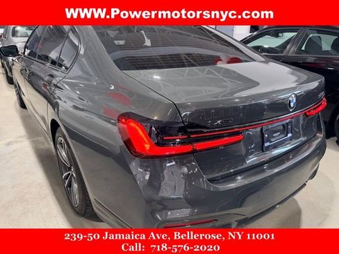 Used 2021 BMW 750i xDrive w/ Executive Package image 2