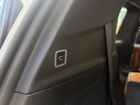 Used 2021 Chrysler Pacifica Pinnacle FWD image 17