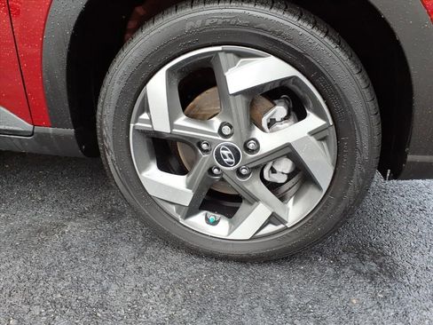 Used 2024 Hyundai Venue SEL image 3