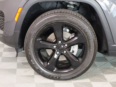 Used 2023 Jeep Grand Cherokee Altitude AWD/4WD image 17