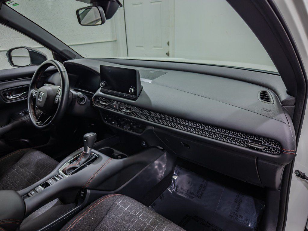 Used 2025 Honda HR-V Sport image 21
