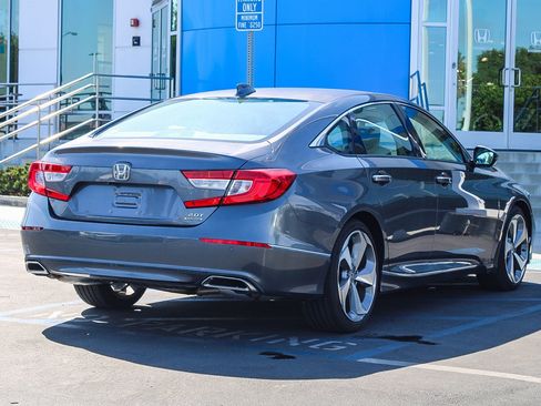 Used 2018 Honda Accord Touring image 7