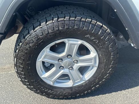 Used 2023 Jeep Wrangler Sport AWD/4WD image 10