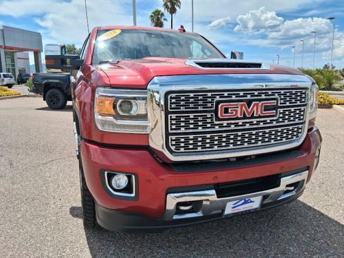Used 2018 GMC Sierra 2500 Denali w/ Duramax Plus Package AWD/4WD image 15