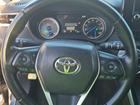 Used 2024 Toyota Venza LE AWD/4WD image 8