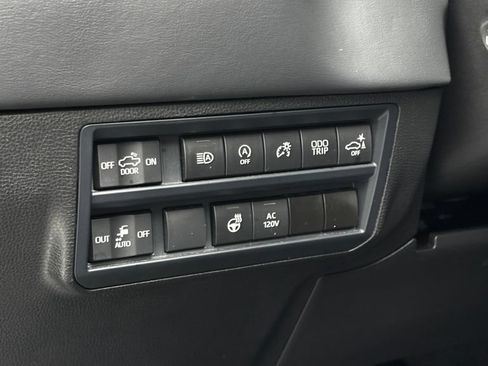 Used 2025 Toyota Tundra Platinum AWD/4WD image 14