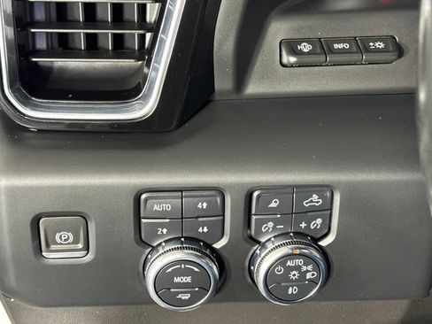Used 2024 GMC Sierra 3500 Denali w/ Denali Reserve Package AWD/4WD image 28