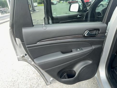 Used 2020 Jeep Grand Cherokee Overland AWD/4WD image 14
