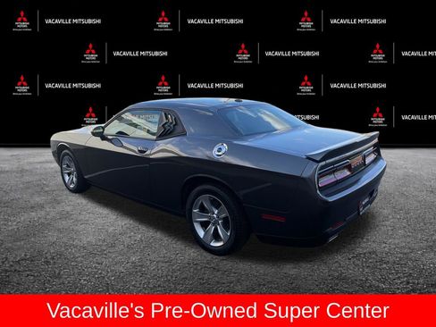 Used 2021 Dodge Challenger SXT RWD image 4